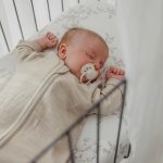 Gumis lepedő babaágyba - Bézs Ágak - 60x120